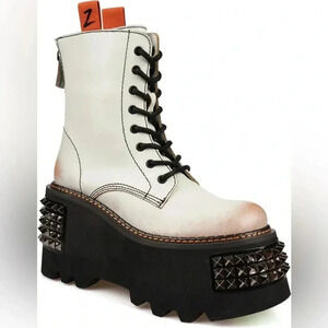 NEW ZIGI Platform Studded Leysa Leather Combat Boots Women’s Size 6